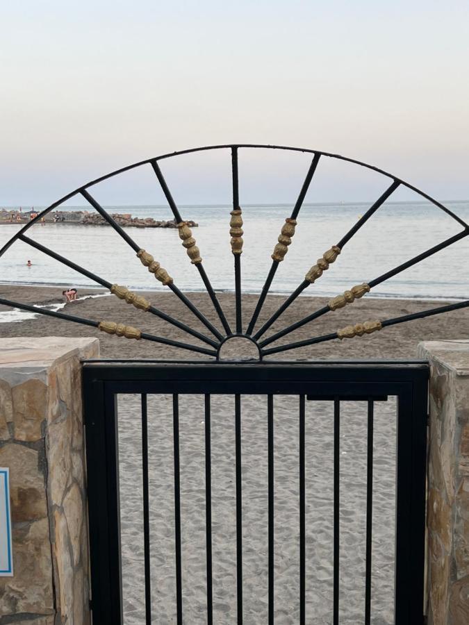 Playa Cristo Amazing Beach Terrace Appartment エステポナ エクステリア 写真