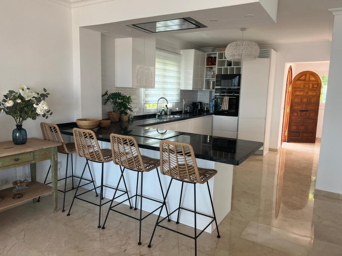 Playa Cristo Amazing Beach Terrace Appartment エステポナ エクステリア 写真